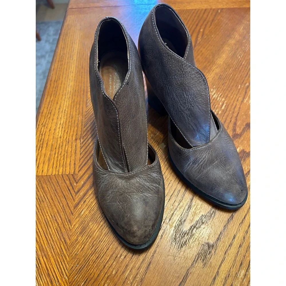 Free People x Jeffrey Campbell deep‎ v ankle leather heeled booties Sz 6 gray